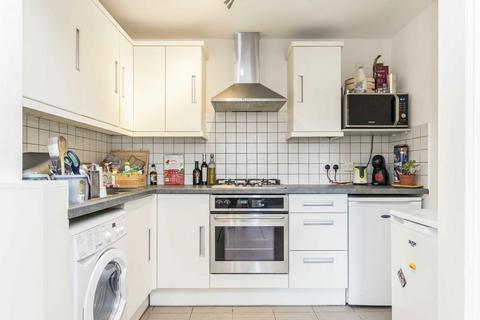 2 bedroom flat to rent, Tollington Park, London N4