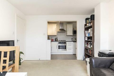 2 bedroom flat to rent, Tollington Park, London N4
