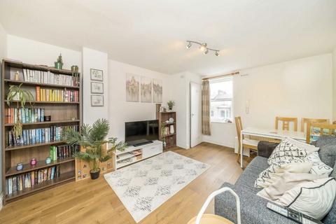 2 bedroom flat to rent, Tollington Park, London N4