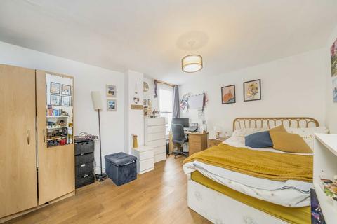 2 bedroom flat to rent, Tollington Park, London N4