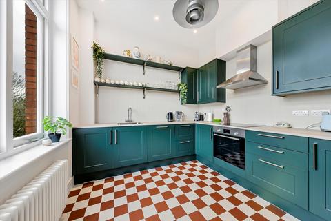 2 bedroom flat to rent, Fitzjohns Avenue, London NW3