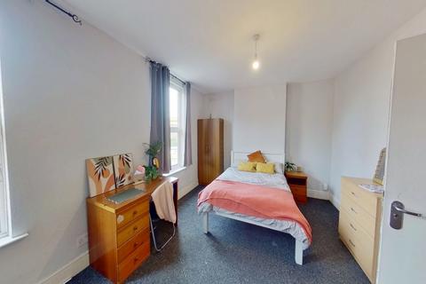 4 bedroom semi-detached house to rent, 1 Highfield Road, Nottingham