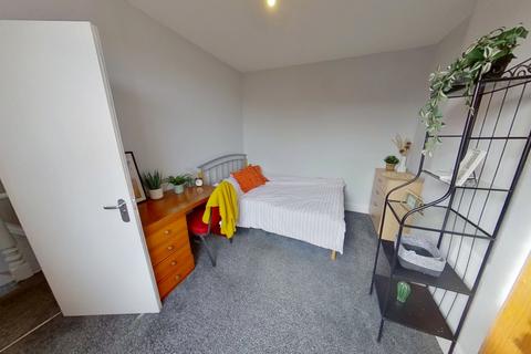 4 bedroom semi-detached house to rent, 1 Highfield Road, Nottingham