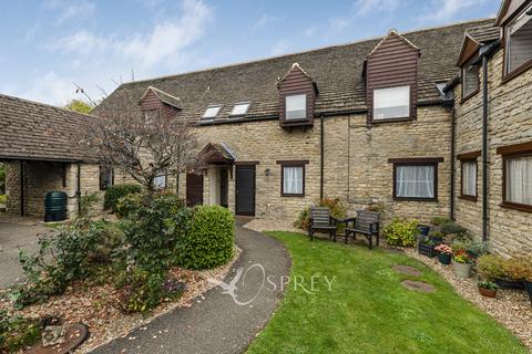 2 bedroom apartment for sale, Trent House, Oundle, Northamptonshire, PE8 PE8
