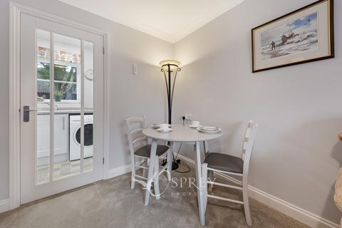 2 bedroom apartment for sale, Trent House, Oundle, Northamptonshire, PE8 PE8