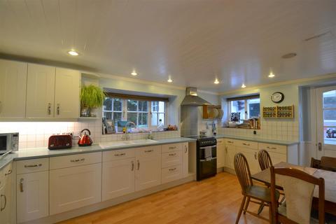 4 bedroom semi-detached house to rent, 242 West Malvern Road, Malvern
