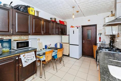 3 bedroom end of terrace house for sale, Colonial Road, Slough