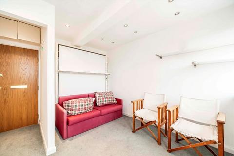 Studio to rent, Woburn Place, London WC1H
