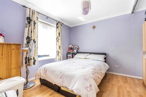 1 bedroom flat for sale, Wellingtonia House, Addlestone KT15