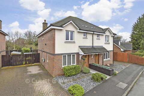 3 bedroom semi-detached house for sale, Spiers Farm Close, Horley RH6