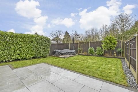 3 bedroom semi-detached house for sale, Spiers Farm Close, Horley RH6