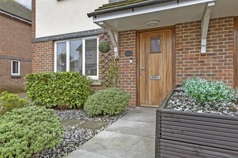 3 bedroom semi-detached house for sale, Spiers Farm Close, Horley RH6