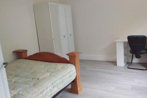 4 bedroom terraced house to rent, 47 Cadleigh Gardens, Harborne, Birmingham