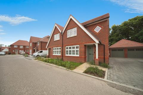 3 bedroom semi-detached house for sale, Armstrong Road, LUTON