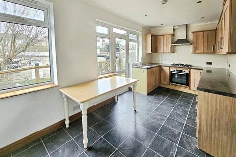 3 bedroom end of terrace house to rent, Lawrence Grove, Cam, Dursley