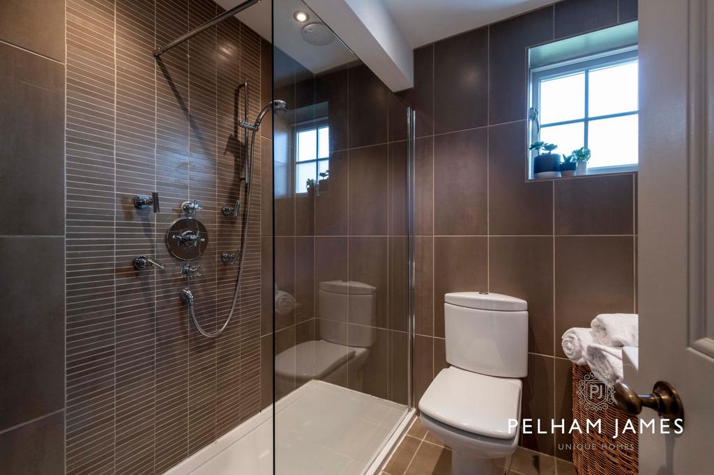 Principal En Suite, Aldon House, Edenham Road,...