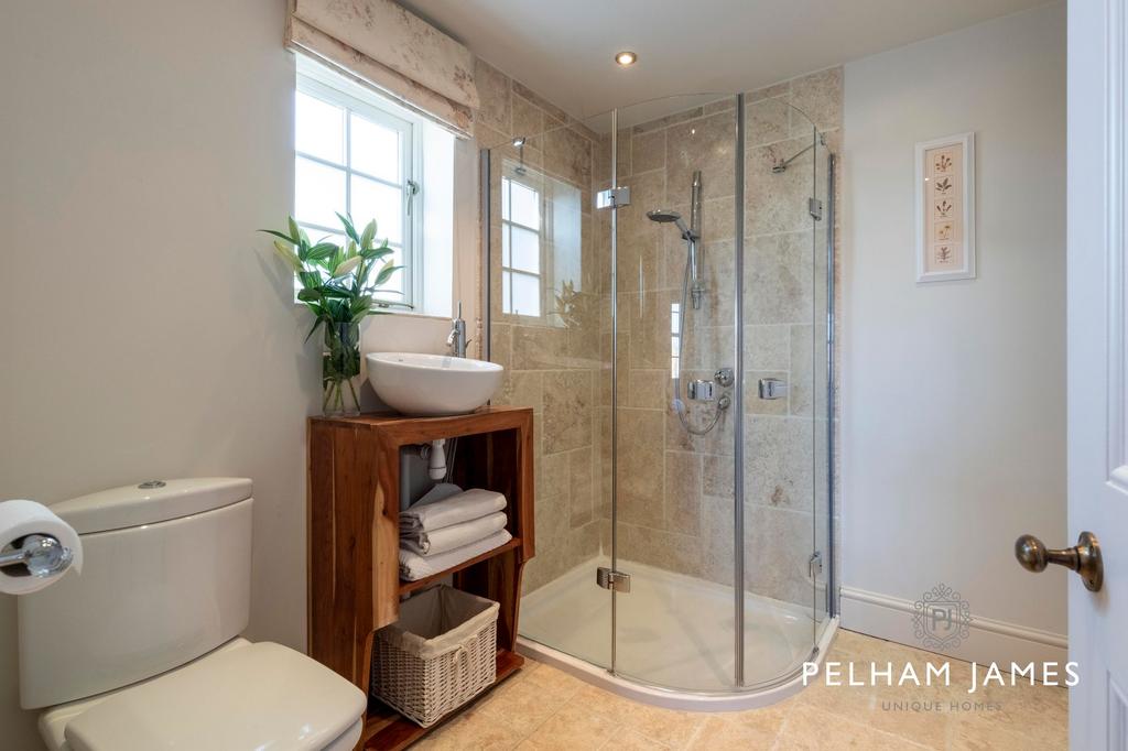 Guest En Suite, Aldon House, Edenham Road,...