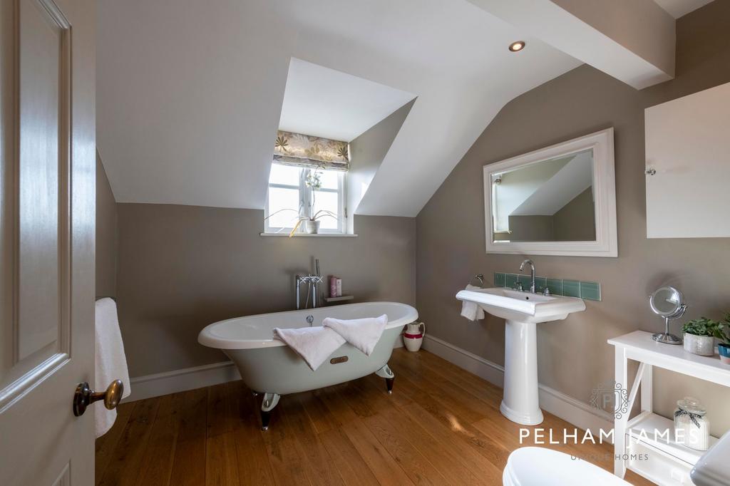 Family Bathroom, Aldon House, Edenham Road,...