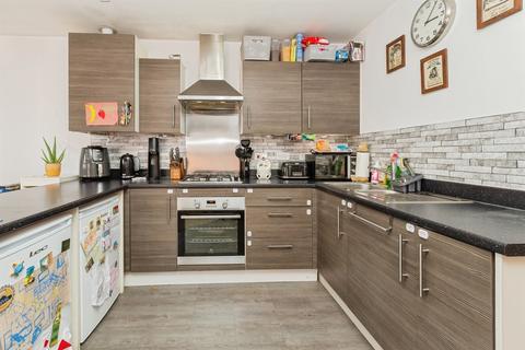 2 bedroom flat for sale, Boldison Close, Aylesbury