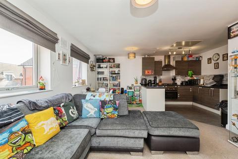 2 bedroom flat for sale, Boldison Close, Aylesbury