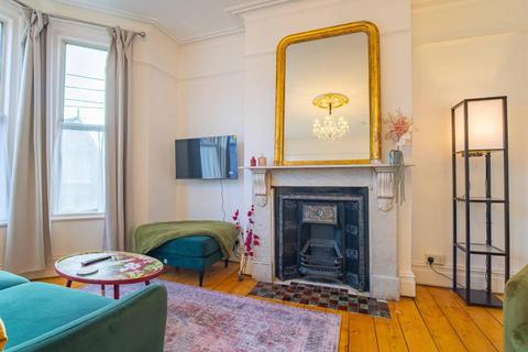 2 bedroom apartment to rent, South Road, Herne Bay