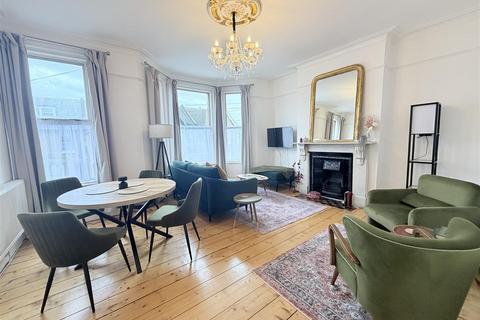 2 bedroom apartment to rent, South Road, Herne Bay