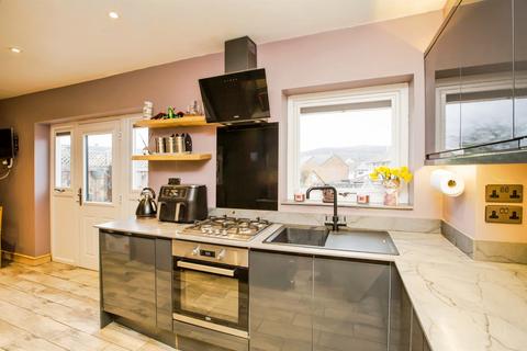 3 bedroom semi-detached house for sale, Alexandra Crescent, Elland