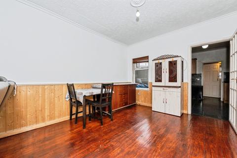 2 bedroom end of terrace house for sale, Palmerston Road, Grays