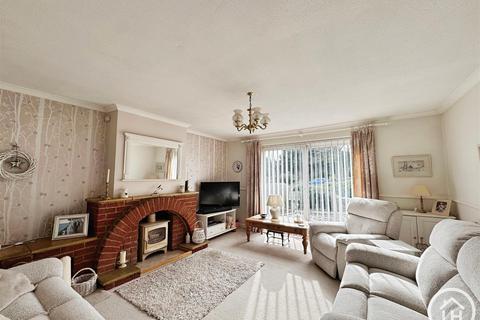 4 bedroom detached house for sale, Hempstead Road, Gillingham ME7