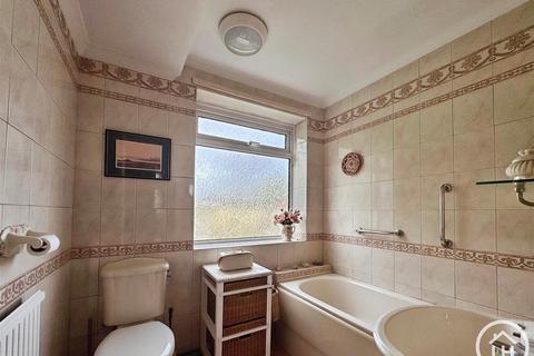 4 bedroom detached house for sale, Hempstead Road, Gillingham ME7