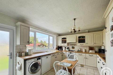 4 bedroom detached house for sale, Hempstead Road, Gillingham ME7