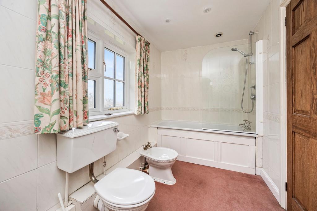 En suite Bathroom to Bedroom 2
