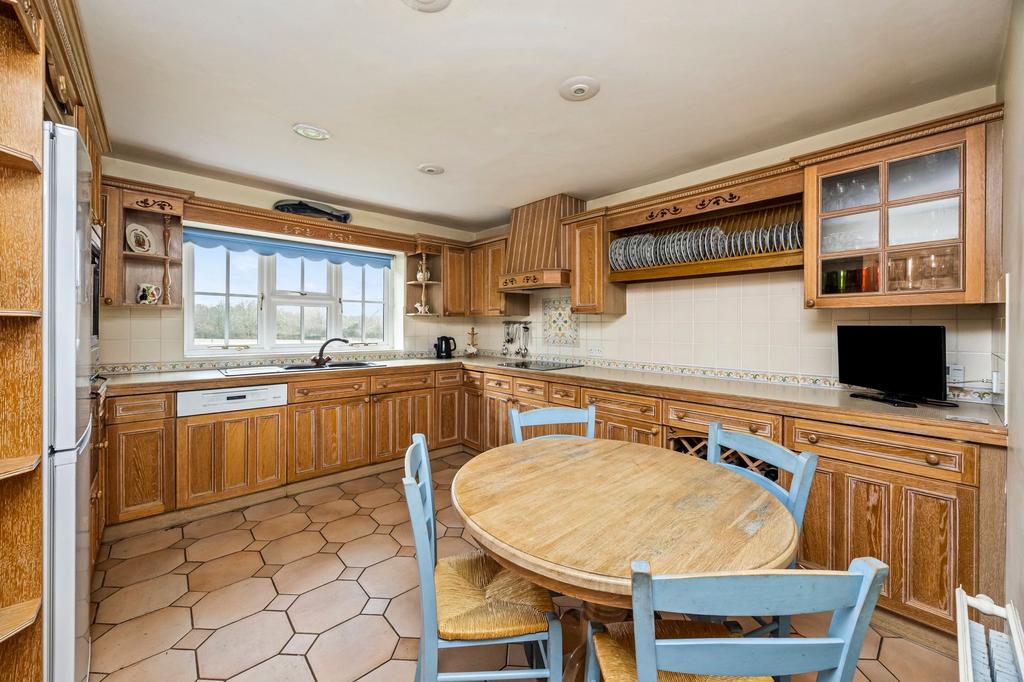Kitchen/  Breakfast room