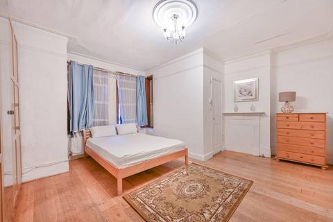 3 bedroom flat to rent, Bertie Road, Willesden Green, London, NW10