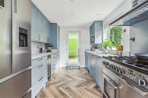 4 bedroom detached house for sale, Brands Hill Avenue, High Wycombe HP13