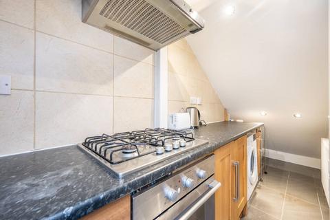 Studio to rent, Bertie Road, Willesden Green, London, NW10