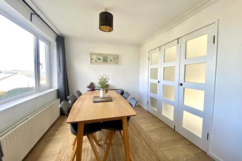 3 bedroom detached house to rent, Occupation Lane, Keighley BD22