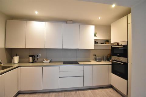 2 bedroom flat to rent, St Philips Road, Surbiton