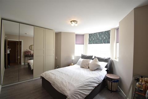 2 bedroom flat to rent, St Philips Road, Surbiton