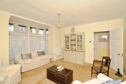 2 bedroom ground floor flat for sale, Sedlescombe Road South, St. Leonards-On-Sea