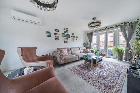 3 bedroom detached house for sale, Arlesey Road, Henlow, SG16