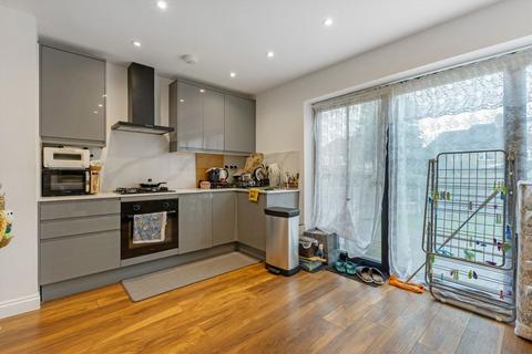 5 bedroom semi-detached house to rent, Groveland Way, New Malden KT3
