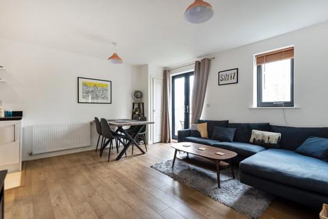 2 bedroom flat for sale, Garratt Lane, Tooting, London, SW17