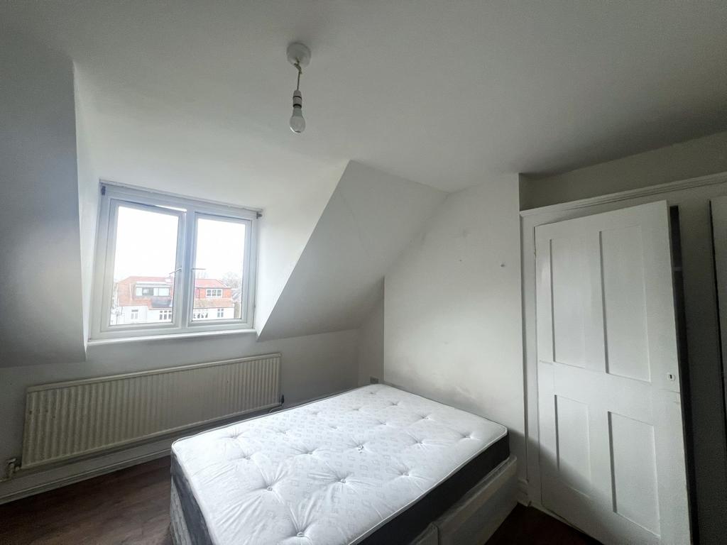 Studio flat available immediately in Streatham