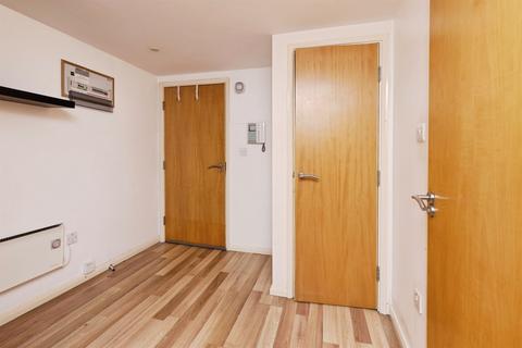 2 bedroom flat for sale, Birkhouse Lane, Paddock, Huddersfield