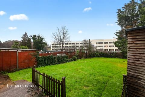 3 bedroom semi-detached house for sale, Fernwood Crescent, London