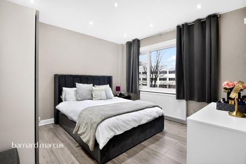 3 bedroom semi-detached house for sale, Fernwood Crescent, London