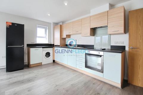 2 bedroom flat to rent, ASHWOOD PLACE, TAMAR WAY,LANGLEY,