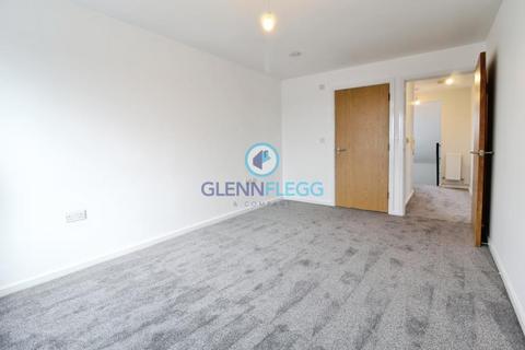 2 bedroom flat to rent, ASHWOOD PLACE, TAMAR WAY,LANGLEY,