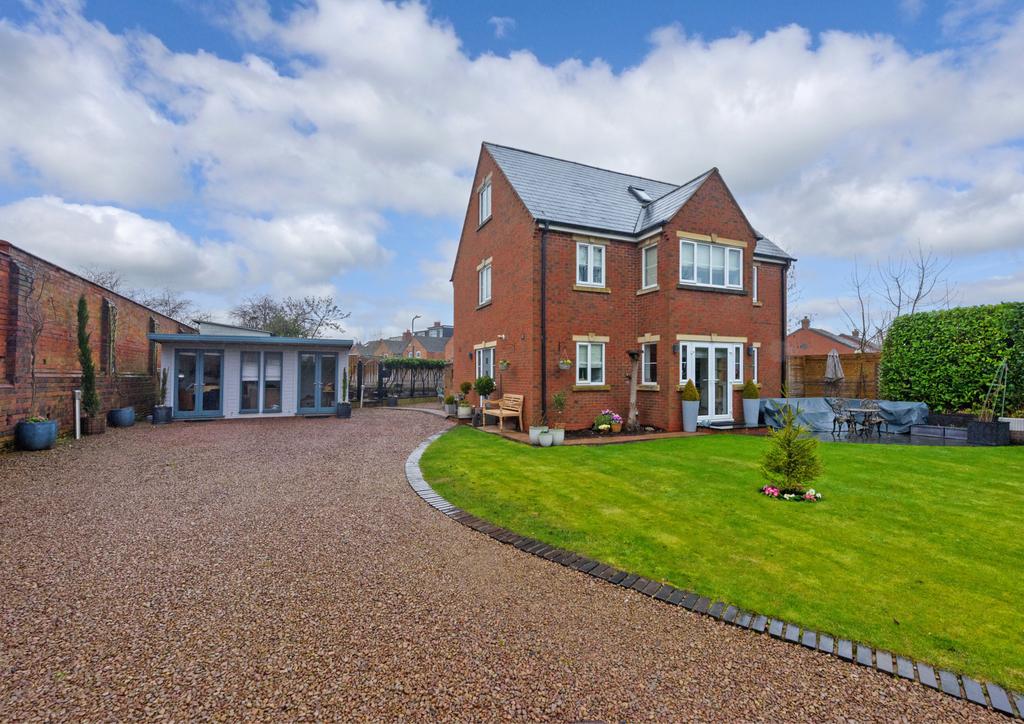Garden Room/ Drive